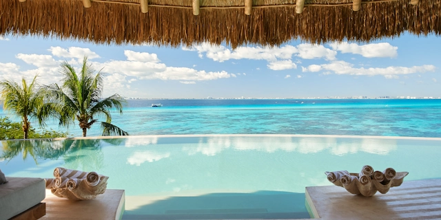 Villa Wayak — alberca con vista al Caribe